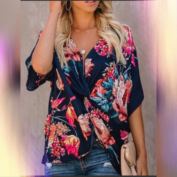 👑Best seller 👑Cross your mind knot floral top - Picture 4 of 6